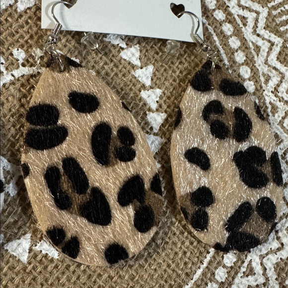 New Leopard Print Leather Feather Earrings set of 2 - Picture 3 of 5